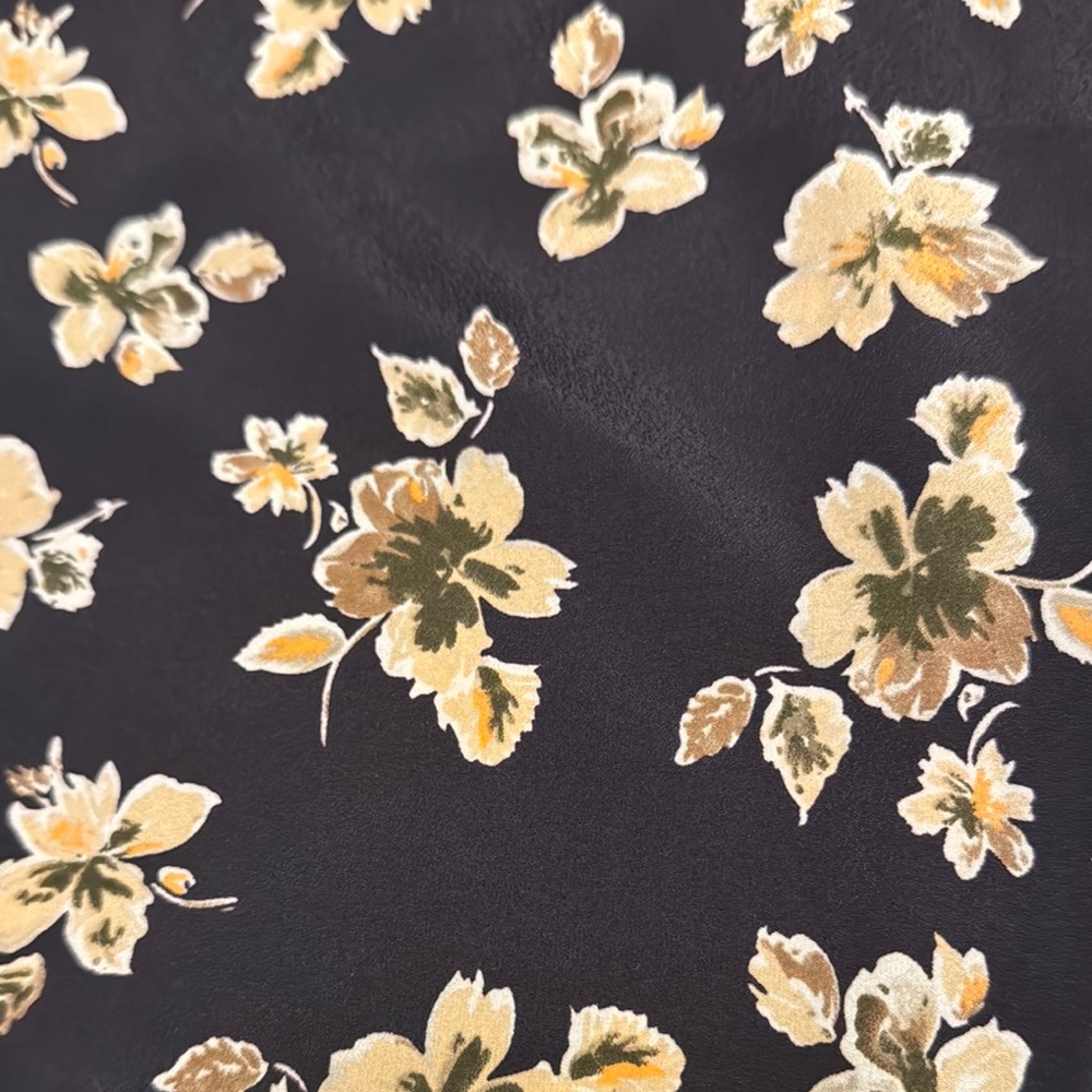 Floral Navy‎ Blouse - Picture 3 of 9